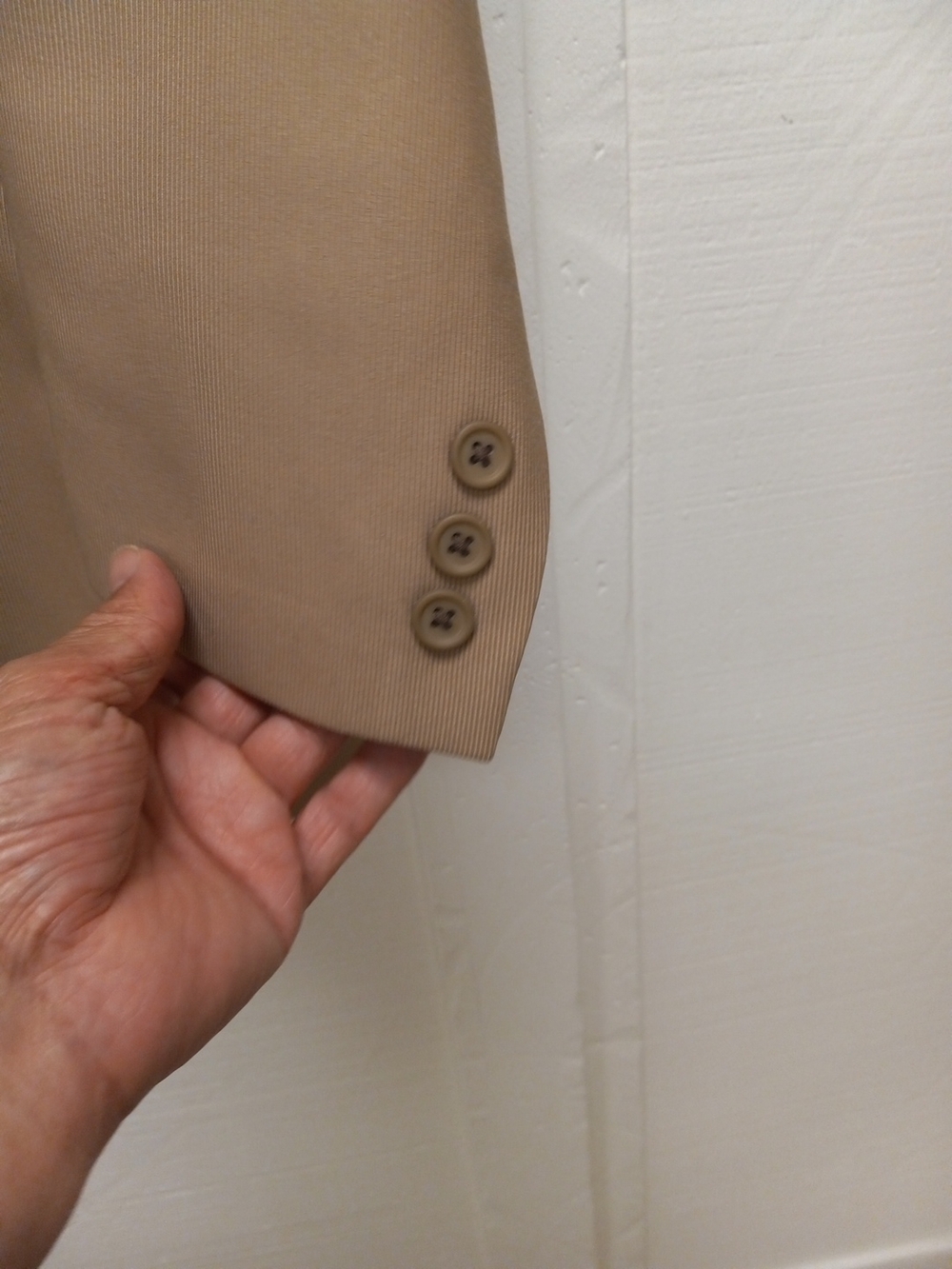 El General Black and Gold Label on Beige Lining